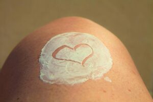男性のニキビ跡に効果的な保湿成分とは？