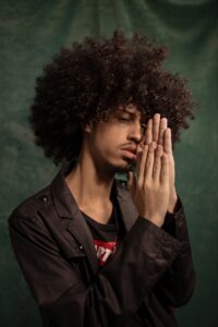 男性のニキビ跡で皮膚科に行くべき理由とは？