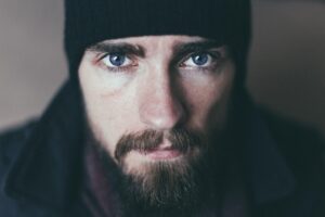 顔のニキビ跡を改善するための男の洗顔方法は？