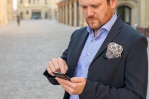 大人ニキビの跡ができる理由は男性特有のものなのか？