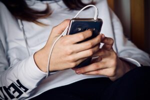 思春期の男性がニキビ跡をケアするための効果的な方法は？