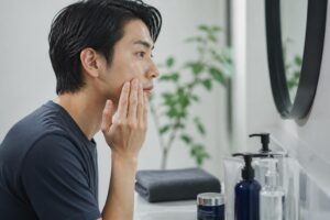 ニキビ跡を気にするメンズにおすすめのケア方法は？