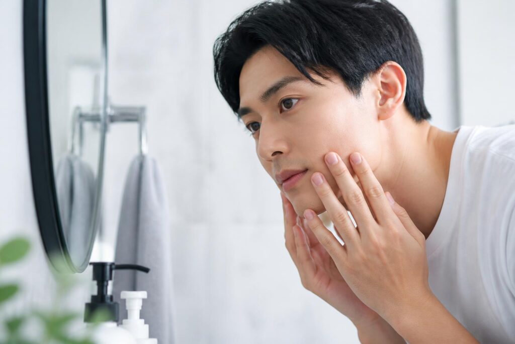 男性のニキビ跡が治らない原因とは何ですか？