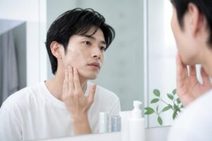 男性用化粧水はニキビ跡に効果がある？